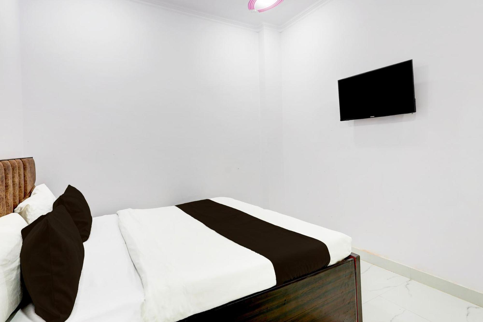 Hotel The Arrow Near Paschim Vihar Delhi  Ngoại thất bức ảnh