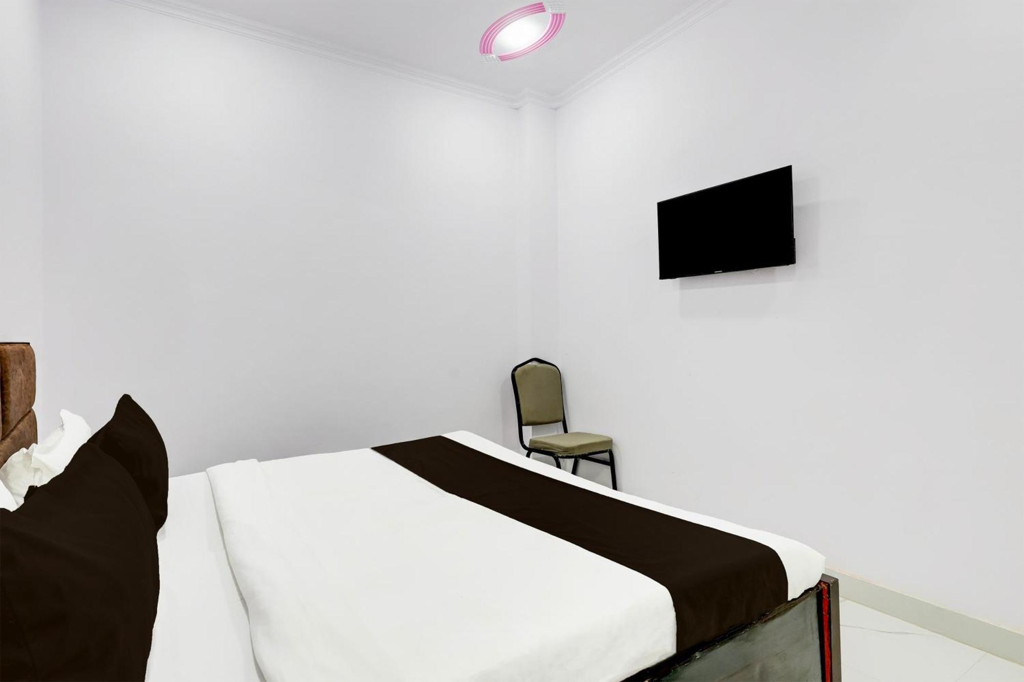Hotel The Arrow Near Paschim Vihar Delhi  Ngoại thất bức ảnh