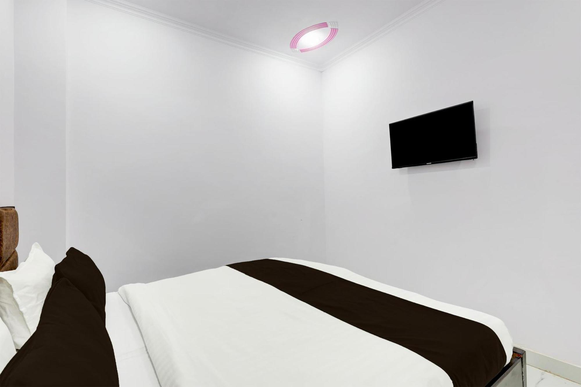 Hotel The Arrow Near Paschim Vihar Delhi  Ngoại thất bức ảnh