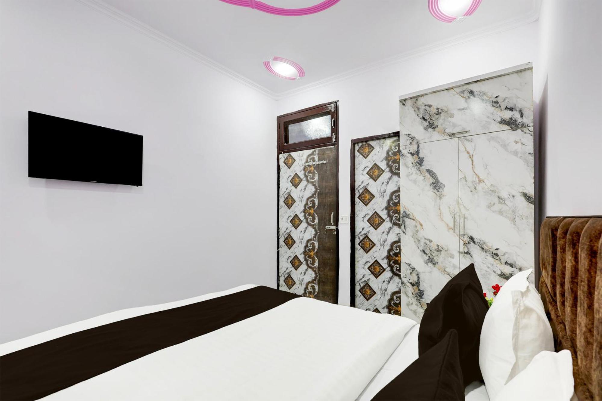 Hotel The Arrow Near Paschim Vihar Delhi  Ngoại thất bức ảnh
